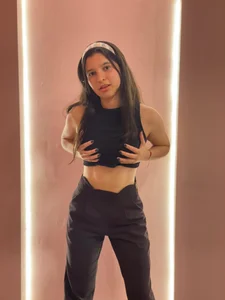 lucianasmith_ My pants squeeze my narrow ass 🍑🔥🥵 Pic