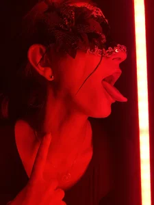 AngelXBuZz Soirée chill rouge Foto 8