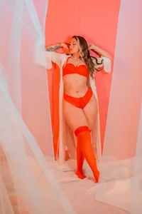 Red goes with everything! 🥴💖 de Laurent_elis  2 photos