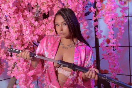 tinna_noaI am a little devil dressed as an angel 😈🌸 Bild 4