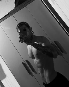 Y4gamii's XXX Nude Photo 1