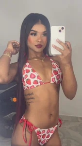 mia_fernandのYour sweet and delicious strawberry💖🔥の 3枚の写真