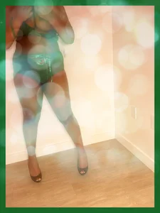 TheeBustiestBella I'm a tease... Pic 3