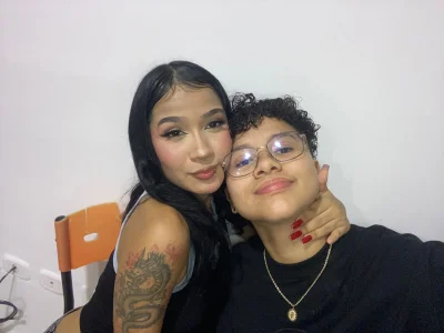 azul_honey us being happy very happy 🌺🌼 Pic