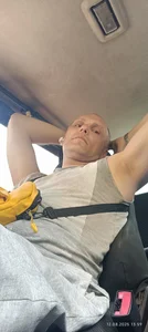 In the car de Pineapple04  5 photos