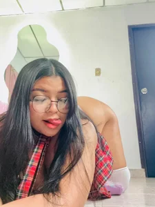 Coralhtx Your favorite sexy student Pic 3