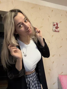 The ass knows where your every glance leads od MaryBennetts  5 snímek