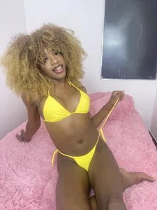 katriona_san SEXY YELLOW Pic 3