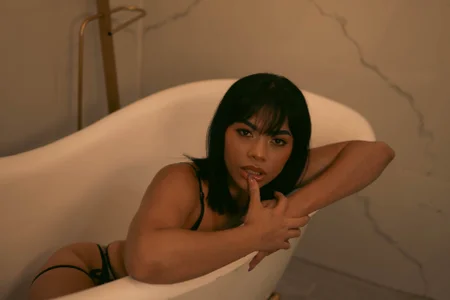 helen_zen My professional lens!😘🖤 Pic 2