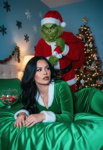 _alana_miller CHRISTMAS 2025 Pic 2