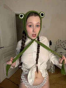 naughty frog🐸🔥 od FroggyAnna  2 snímek