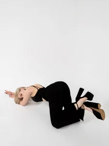 _Anna_Nolan_のYour black kittyの 4枚の写真