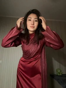 LindaHernandez Burgundy Passion Pic 2