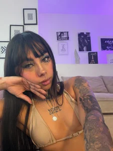 cassie_miss kullanıcısının Goddess look and irresistible charm... 💋🐍 Are you ready to fall under my spell? 🔥 albümü -  2 fotoğraf