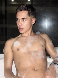 Adams_ricci Public Hình 6