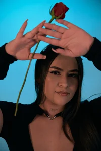 lynda_west 💙1 Pic 4