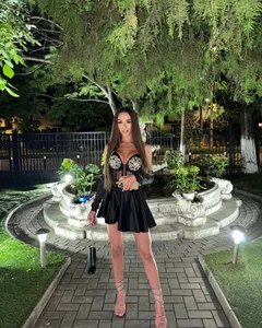 JuliaQuin Caught in the middle of the party…✨ Foto