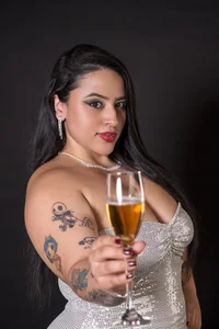 EmmaWalkerr_HBD to me 🥂图片 5