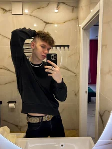 elliot_mars_ public2 Foto 2