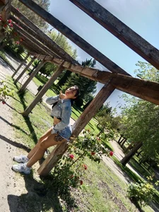 Megan_hotwife_ sunny days 🥰🌳☀️ Immagine  2