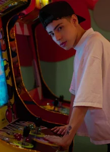 SebastianReed_ Playing games 😈 Foto 2