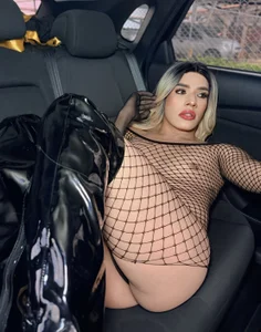 Sasha_TitanX I am your goddess, love me and enjoy me Pic 4