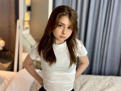 NatalieCroft Public slika 5