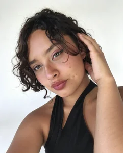 natsumi_ks Public - {count, plural, one {תמונה אחת} two {שתי תמונות} many {# תמונות} other {# תמונות}}