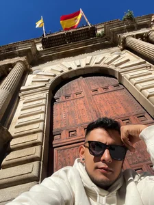 • de Stud_samu  2 Imagens