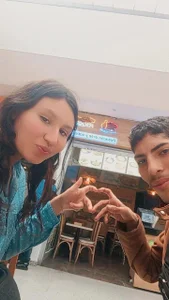 Emily_and_Taylor Public Gambar 6