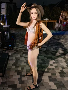 RebeccaMartons 𝚃𝚑𝚎 𝚋𝚎𝚜𝚝 𝚌𝚘𝚠𝚋𝚘𝚢 𝚍𝚊𝚢 slika 3