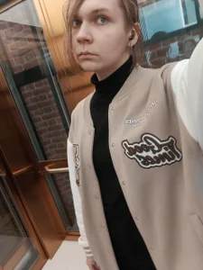 LoralAvery Public Pic