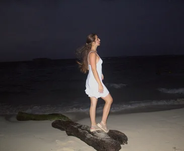 Annie_Peach My favorite place 🏖️🌊 Pic 4