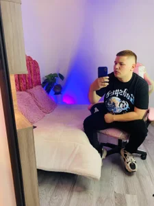 AdrianLust Do you think i'm cute? Immagine  7
