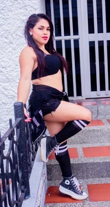 kimCosseyy sunbathing. and my neighbors are snooping around Pic 3