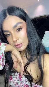 Holly_Brensonexx_ I want to be your favorite flower 🌺 Foto