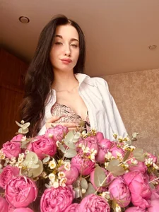 MiguelinaRasmuson Look at me in flowers Pic 3
