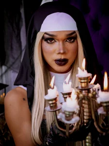 NaomiSteward: 🍑🍬 Our souls intertwine, creating a spell of pleasure that I cannot resist.😈😍 ( 4 фото)