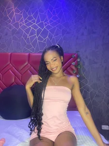 AnnyBrannd Tiny tease with a naughty grin Immagine 