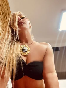 😈😈 de EvaBellucci_  5 Imagens