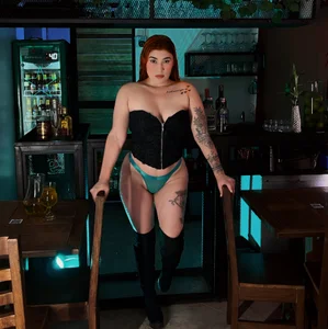 Celeste_Presstigge 💚 No leprechauns… just pure temptation. Foto 5