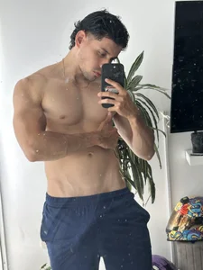 dylancolee Public Foto 3