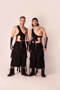 Hot_Sharks_ Mike and Wil Bilde 2