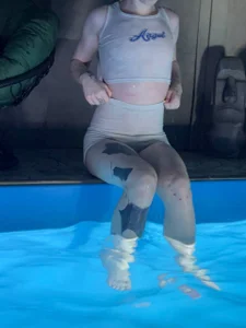 _Maybe_Baby_ A typical pool party Billede 3