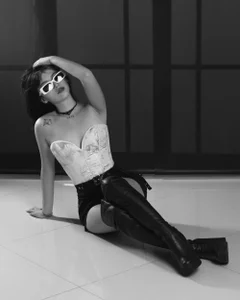 OliviaBonnie Public Immagine 