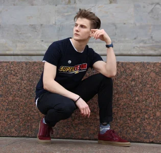 Public od ETHAN_MOORE  2 snímek