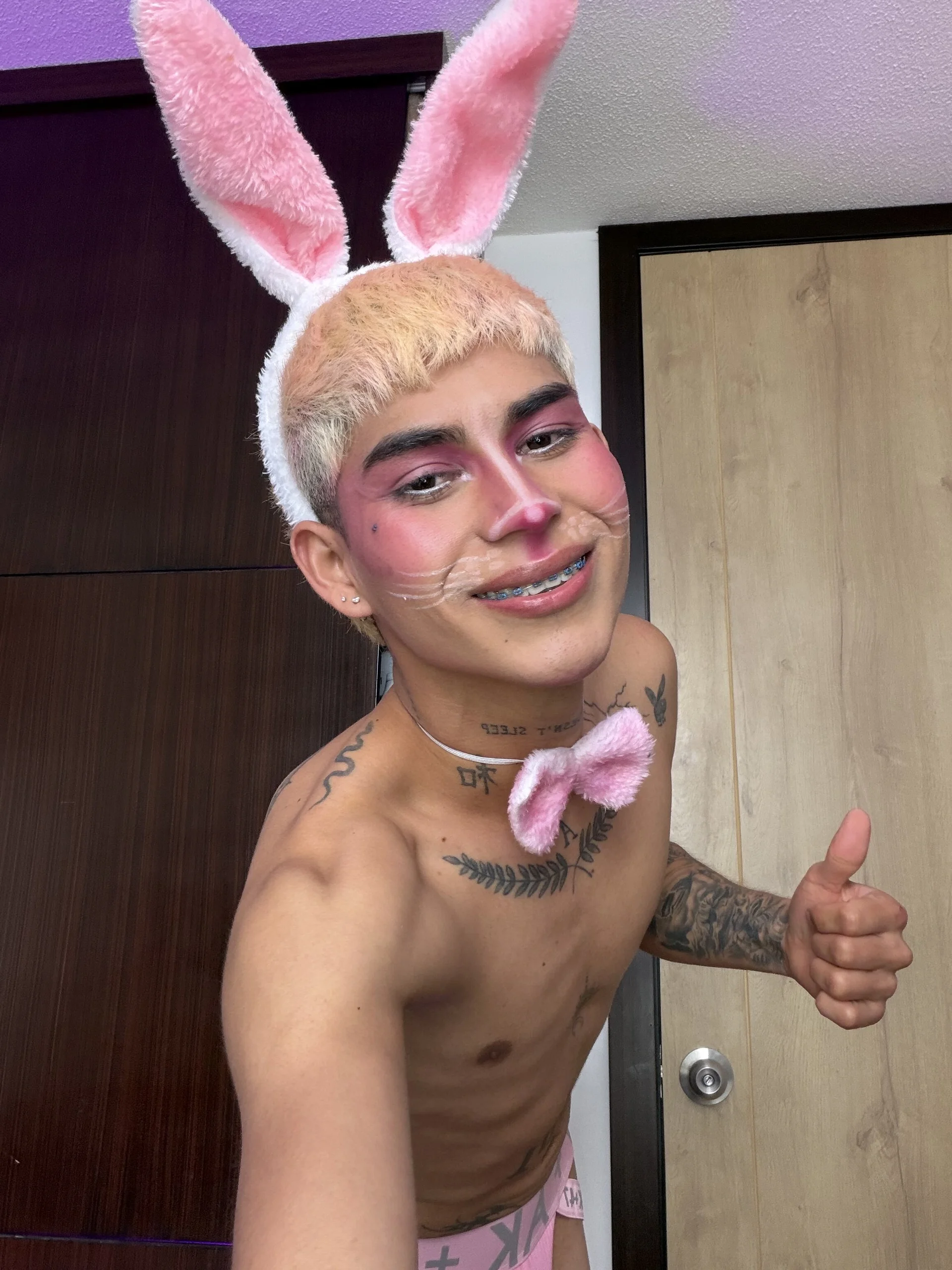 Bad pink bunny 🩷 de lukasstrong_  2 Imagens