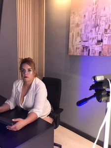 AlissonHarris kullanıcısının Control your sexy secretary 🤫🔥🎥 albümü -  5 fotoğraf