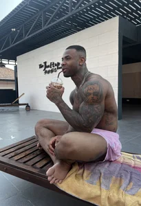 Ostine brown de ostine_brown  2 Imagens