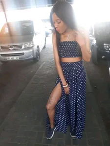 Kylie_Hairy_Bbc Public  5. fénykép